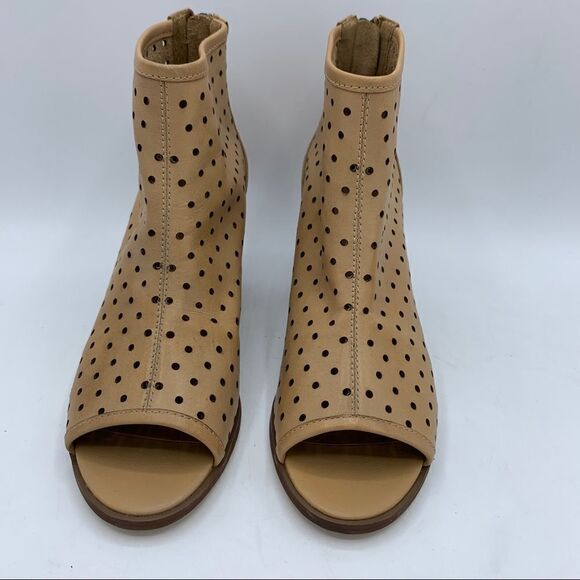 NEW Kelsi‎ Dagger Brooklyn KDB Tan Perforated Peep Toe Booties 7.5 - Picture 4 of 13